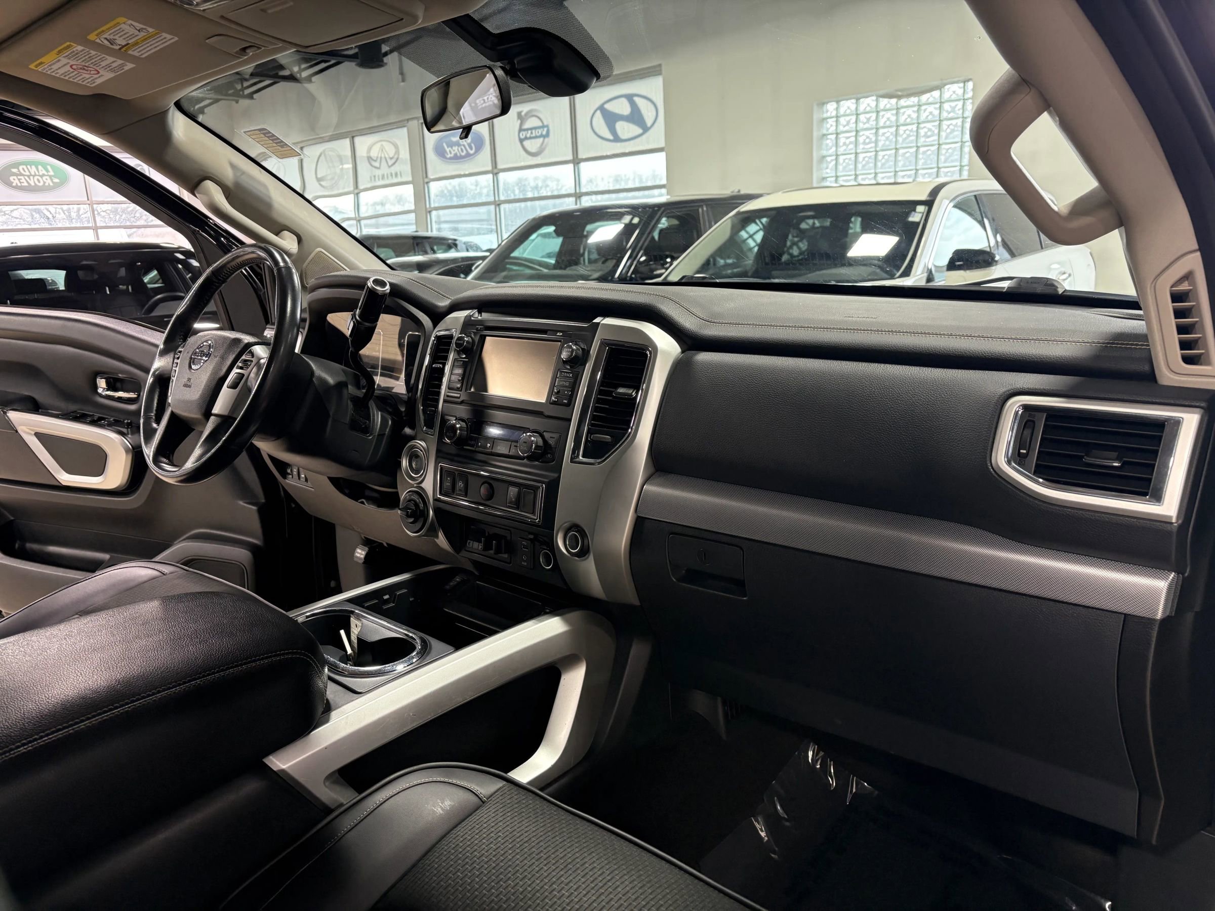 Used 2017 Nissan Titan PRO-4X image 8