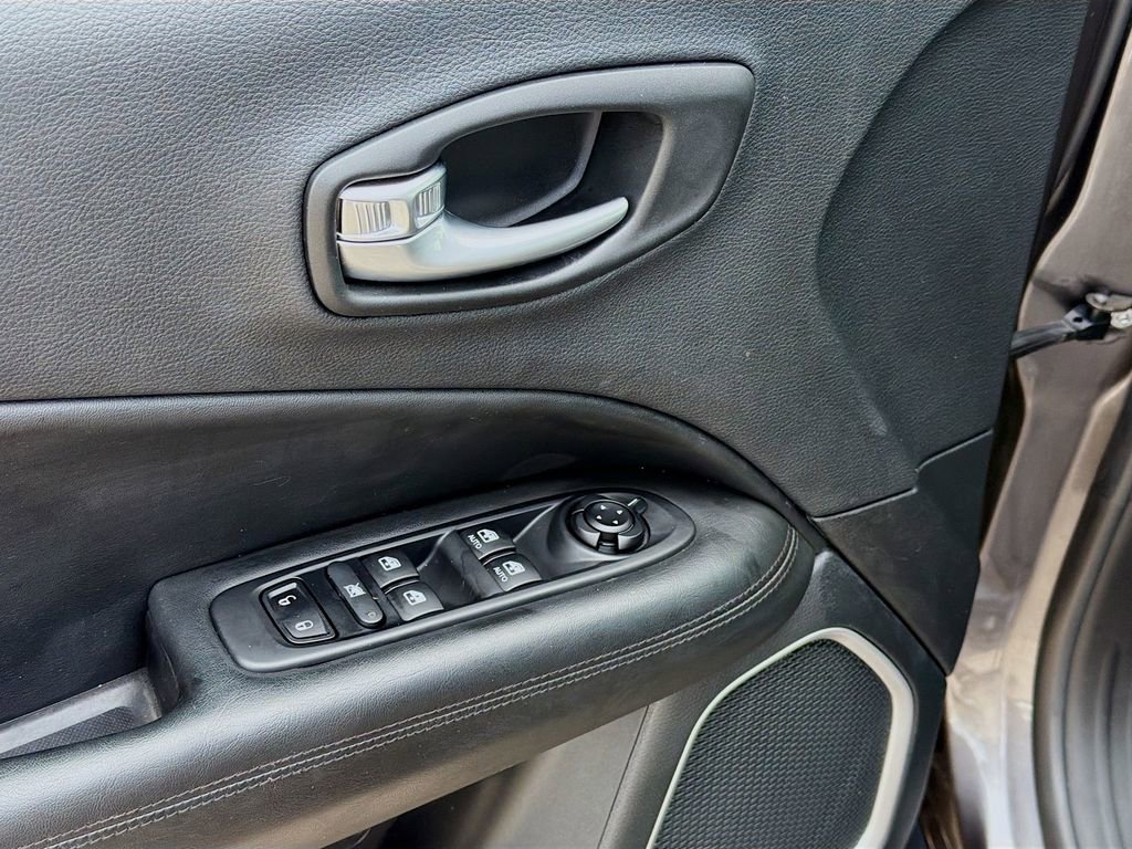 Used 2021 Jeep Compass Latitude image 22