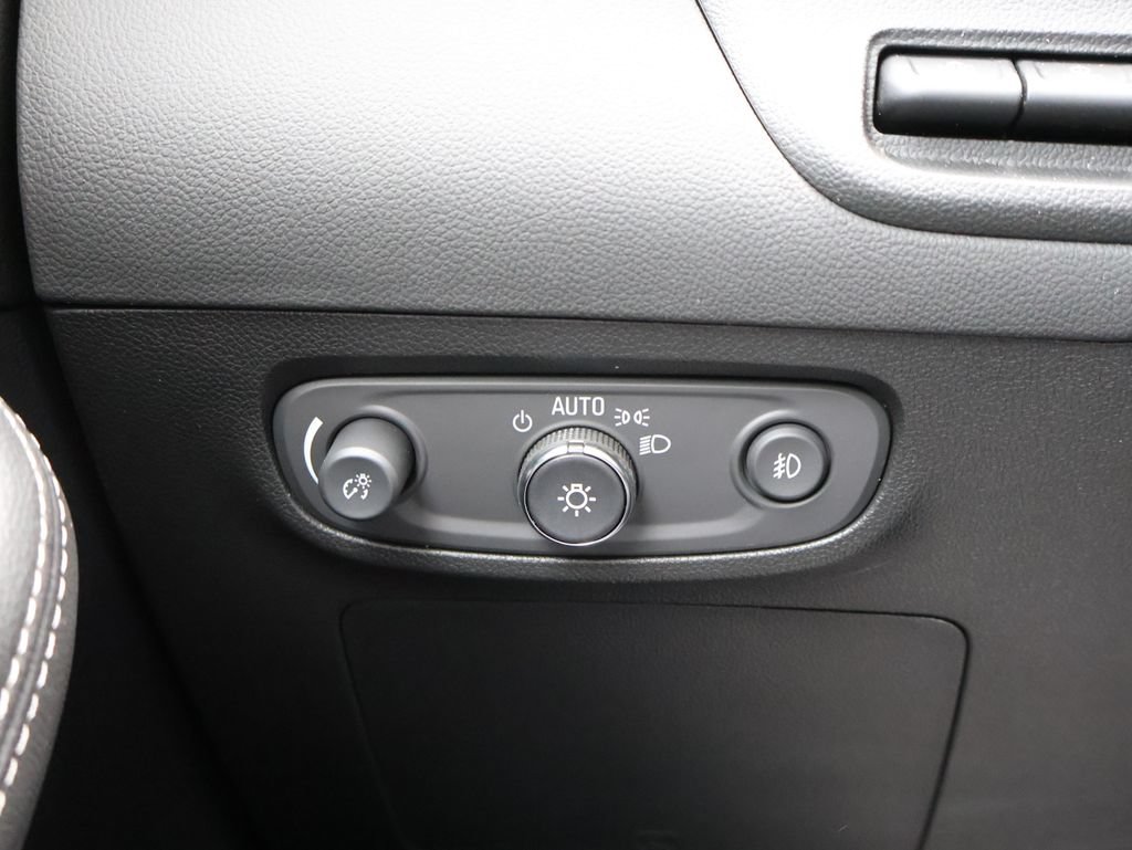 Used 2023 Buick Encore GX Essence w/ Advanced Technology Package AWD/4WD image 32