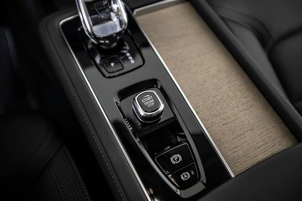 Used 2025 Volvo XC90 T8 Plus w/ Protection Package Premier image 37