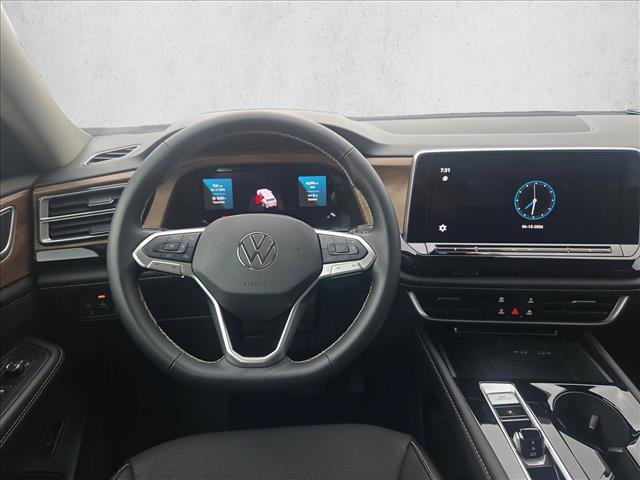 Used 2025 Volkswagen Atlas SE AWD/4WD image 16
