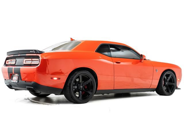 Used 2017 Dodge Challenger SRT Hellcat RWD image 4