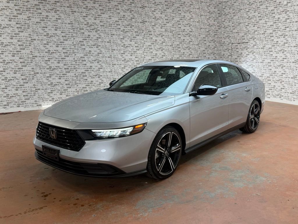 Used 2024 Honda Accord Sport image 3