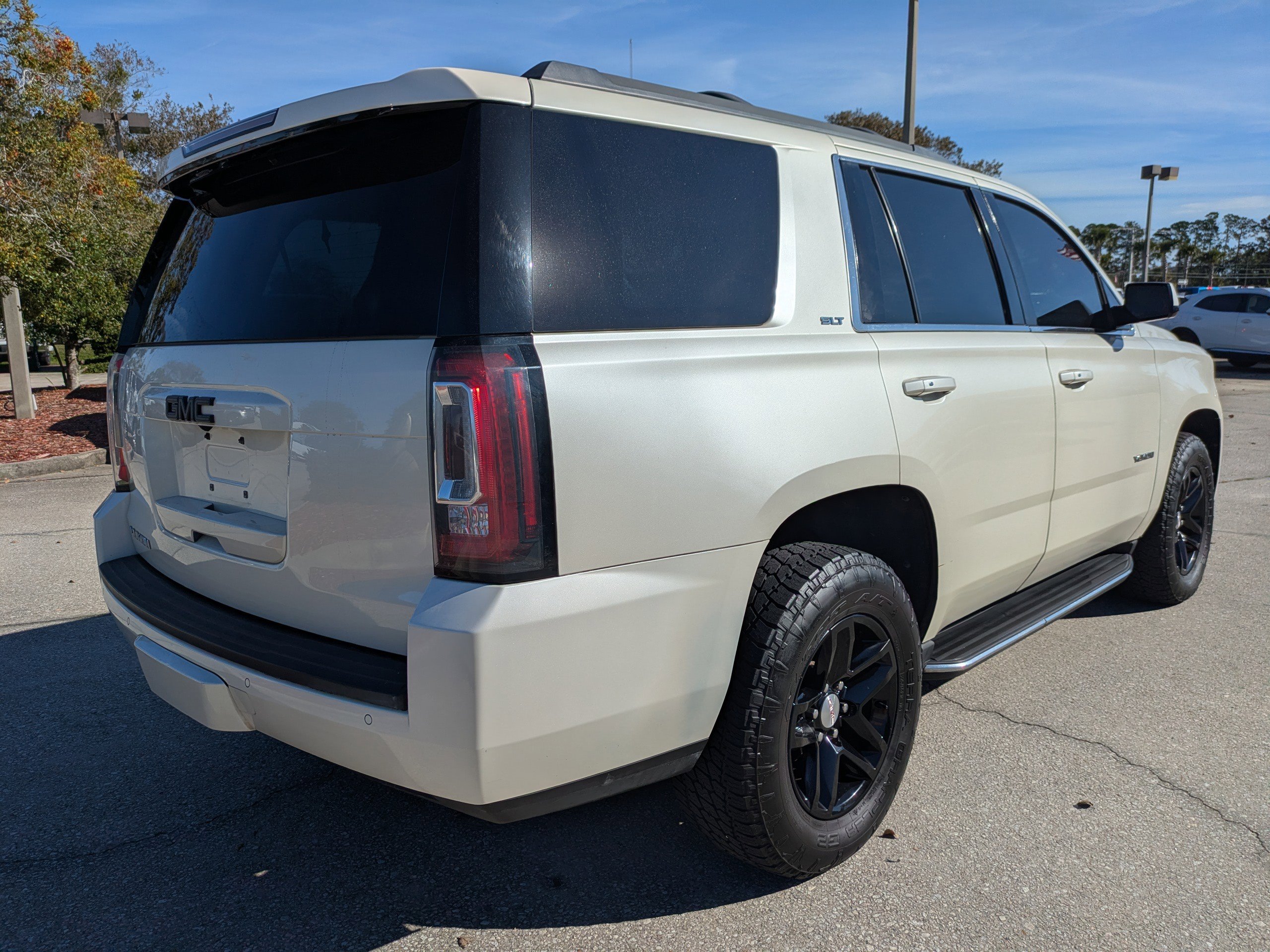 Used 2015 GMC Yukon SLT w/ HD Trailering Package image 4
