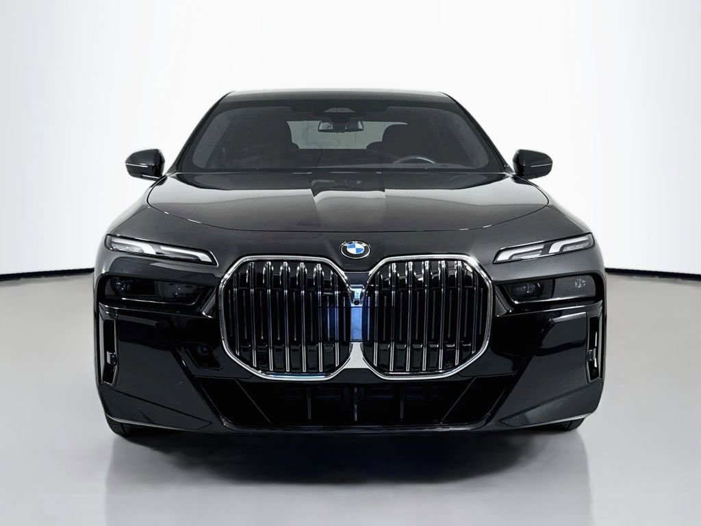 Used 2025 BMW 740i xDrive AWD/4WD image 2