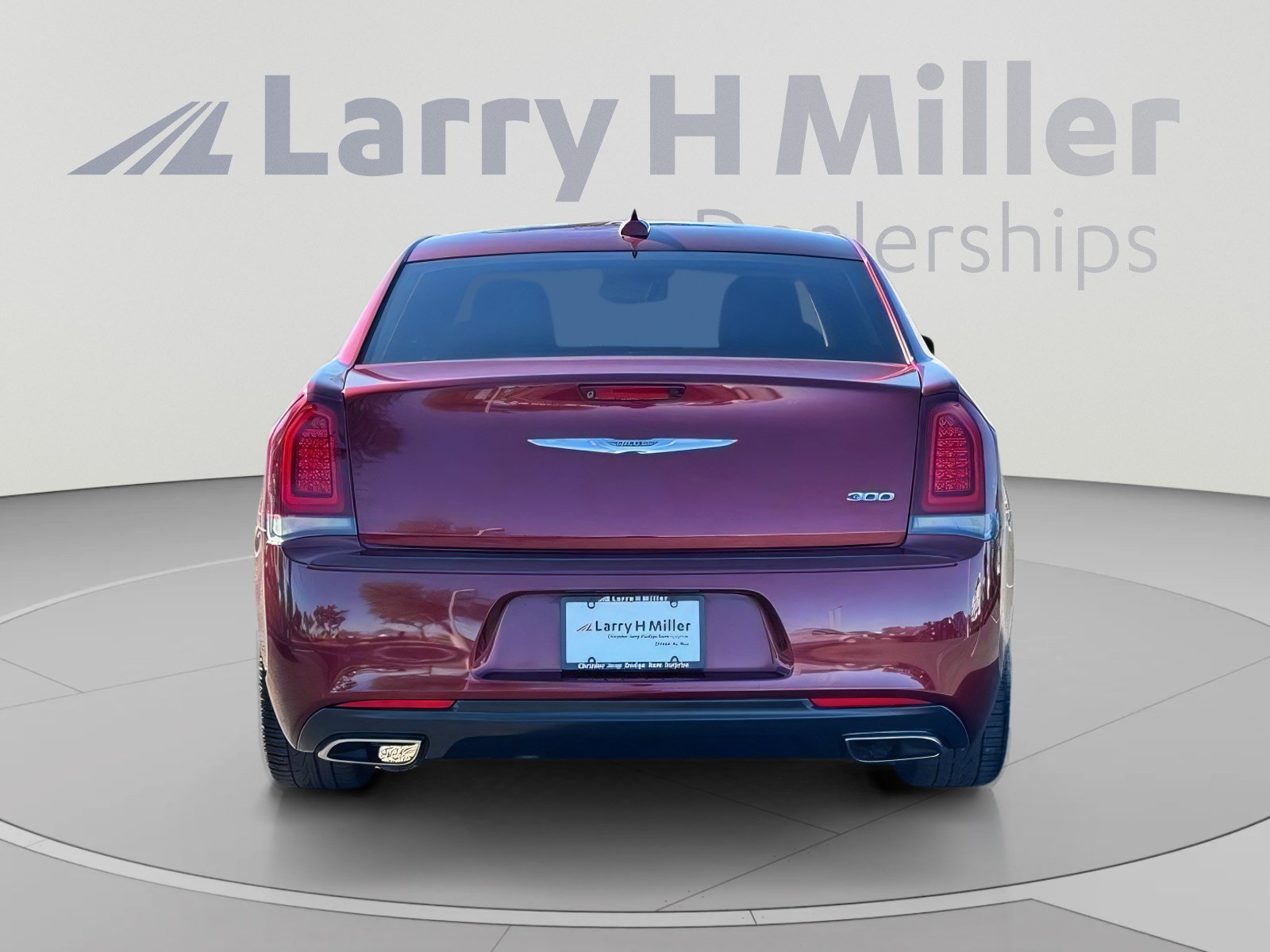 Used 2018 Chrysler 300 Touring w/ Sport Appearance Package RWD image 5