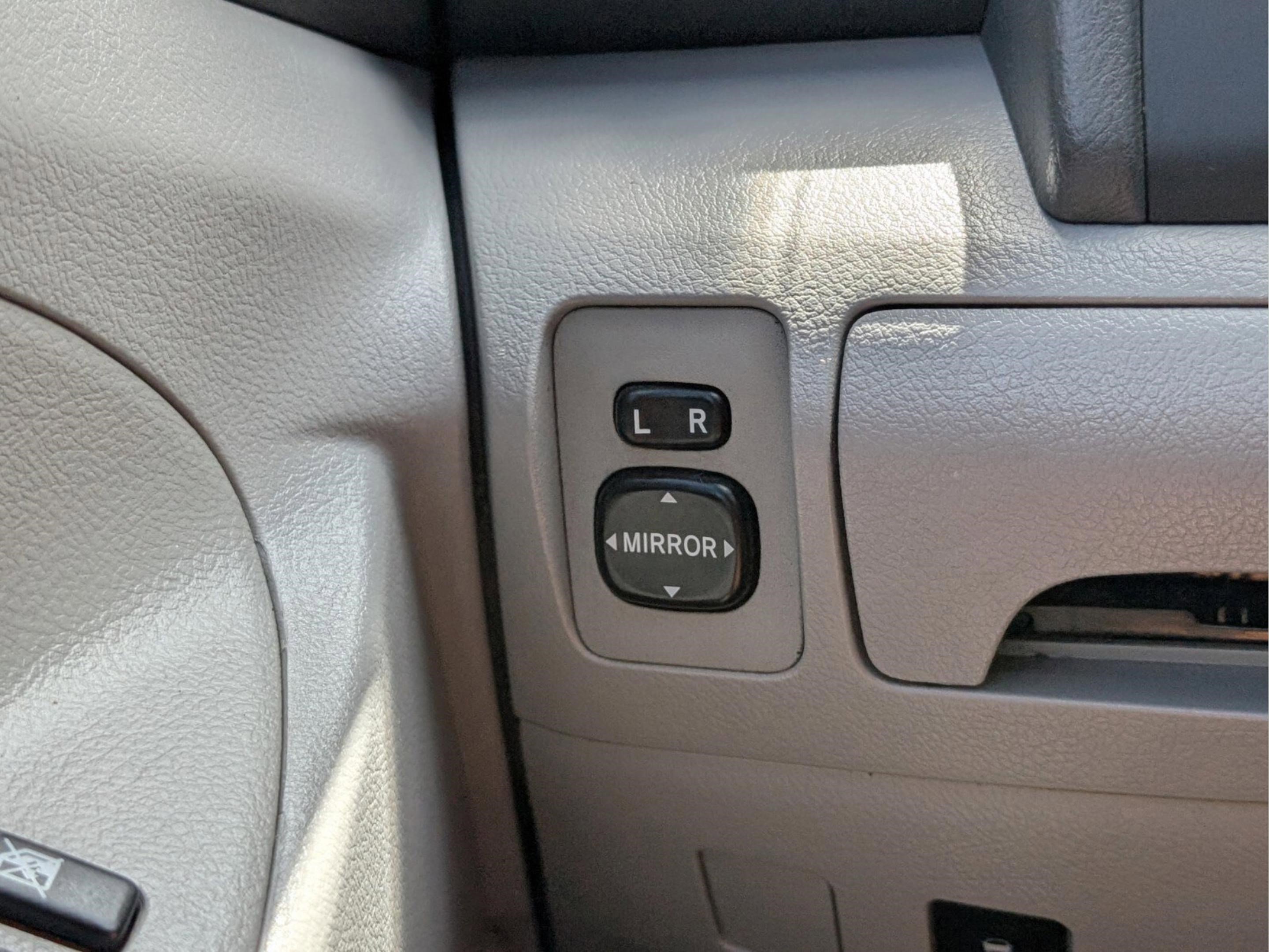 Used 2010 Toyota Camry LE FWD image 19