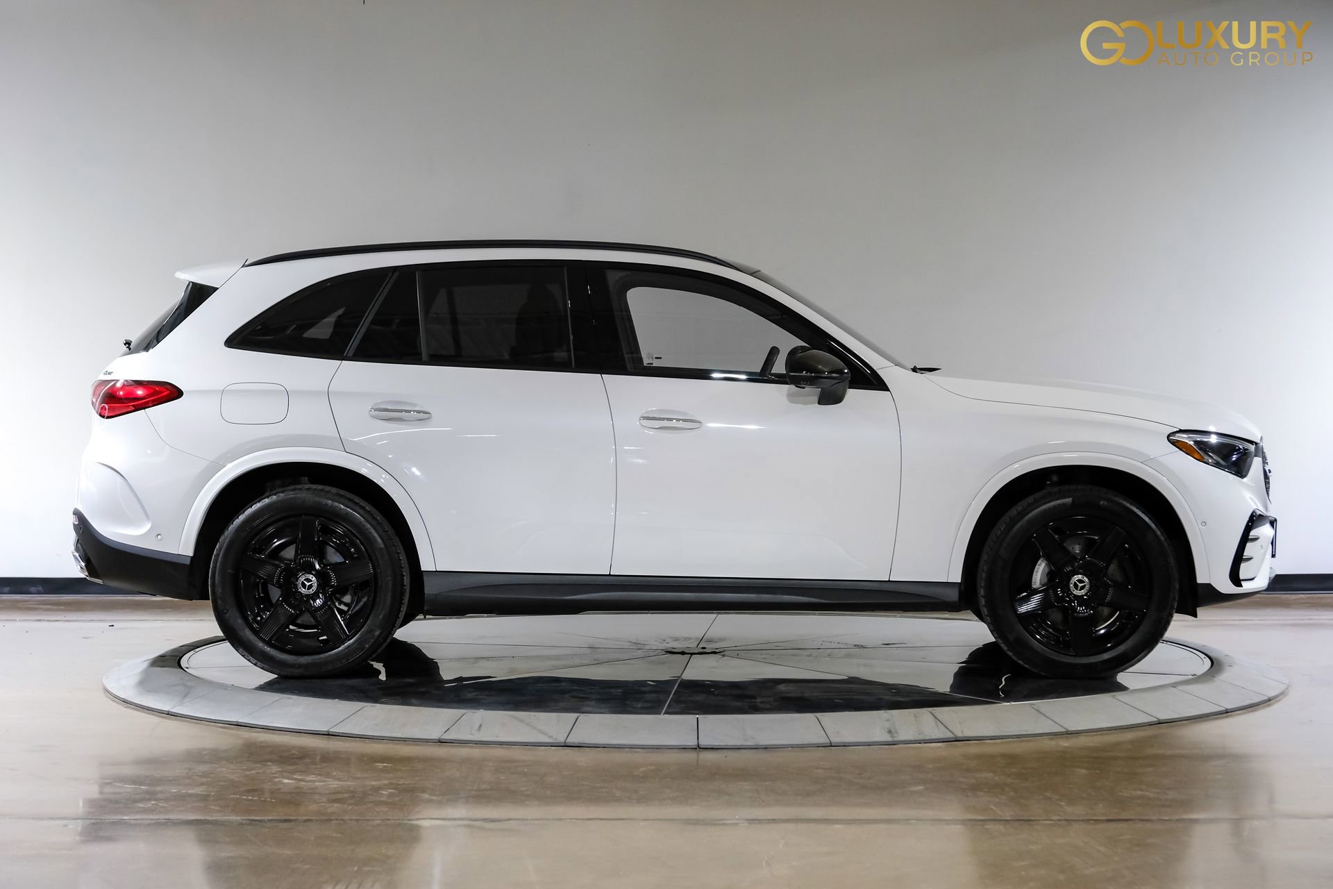 Used 2024 Mercedes-Benz GLC 300 4MATIC image 9