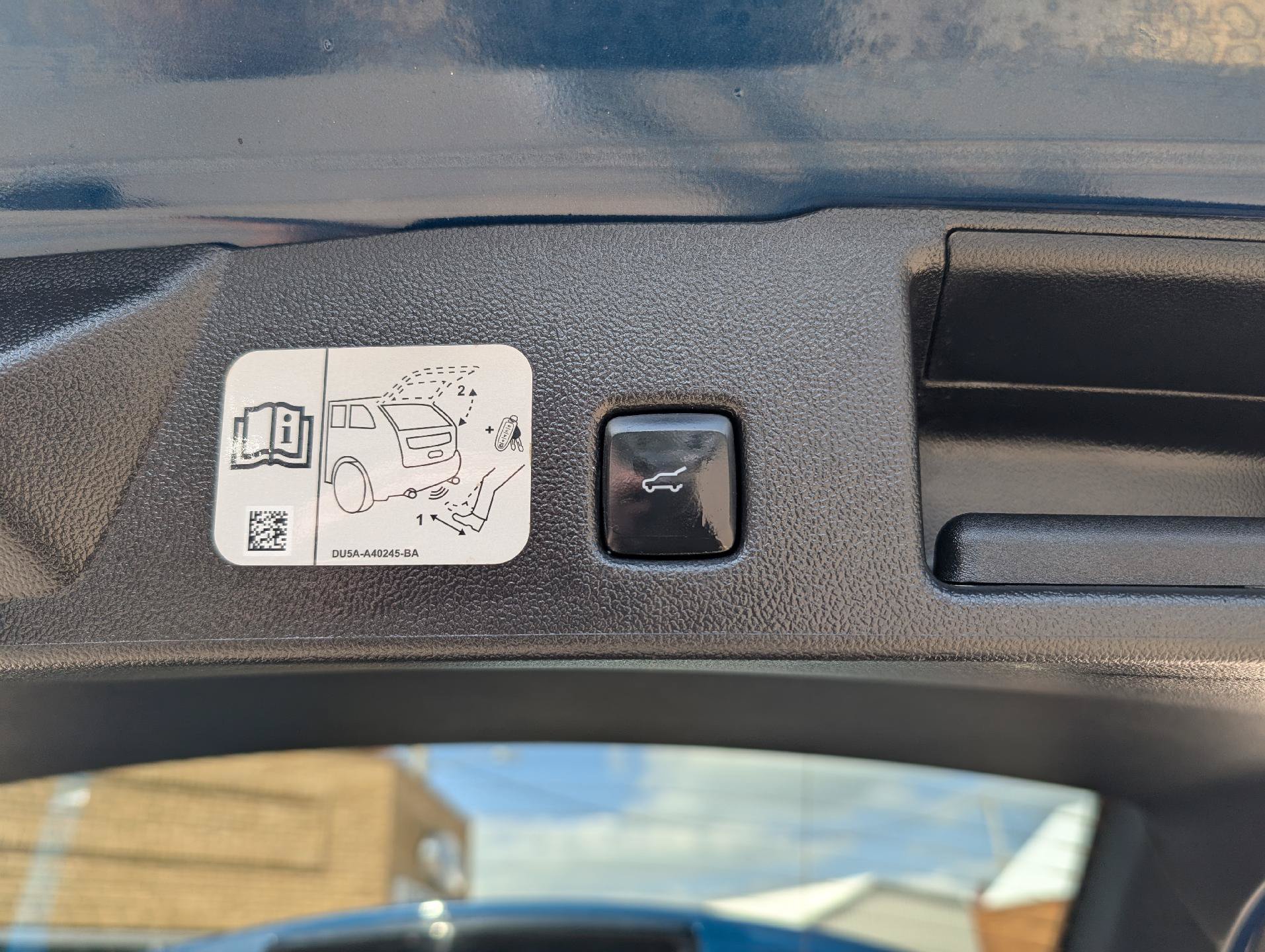 Used 2020 Ford Escape Titanium AWD/4WD image 15