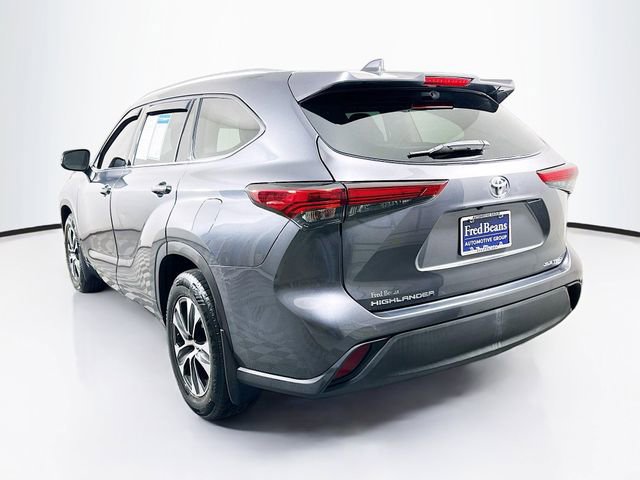 Used 2020 Toyota Highlander XLE AWD/4WD image 6