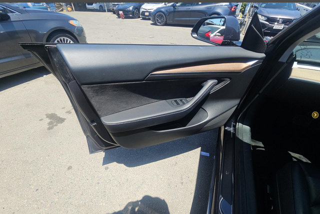 Used 2023 Tesla Model 3 Standard Range RWD image 9