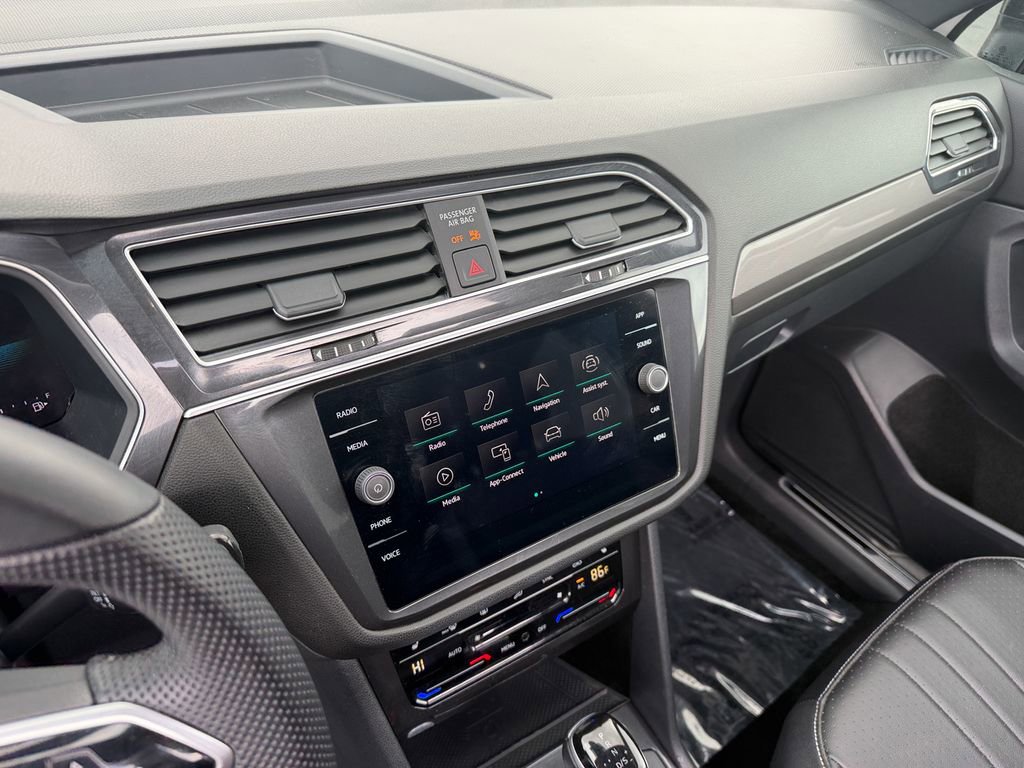 Used 2024 Volkswagen Tiguan SE R-Line FWD image 21