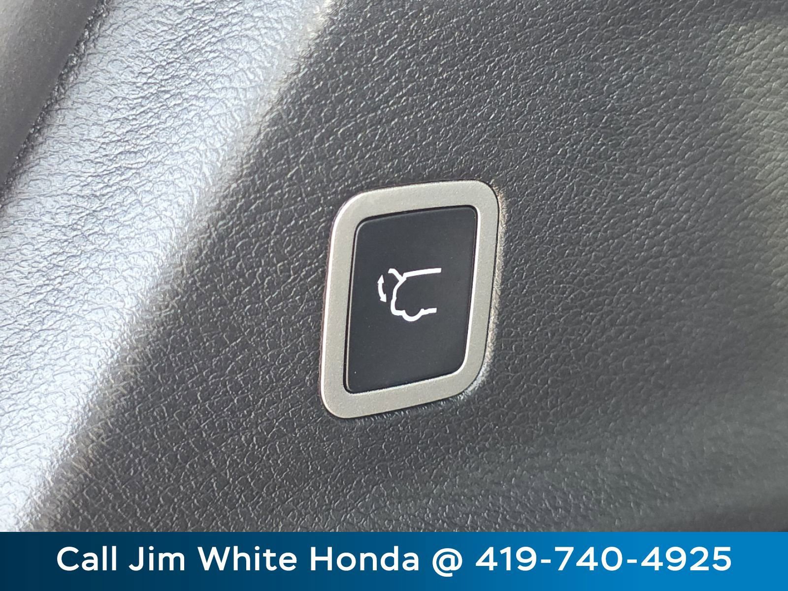 Used 2024 Chrysler Pacifica Touring-L w/ S Appearance Package AWD/4WD image 17