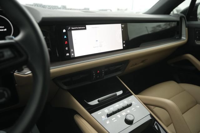 Used 2025 Porsche Cayenne Base image 27