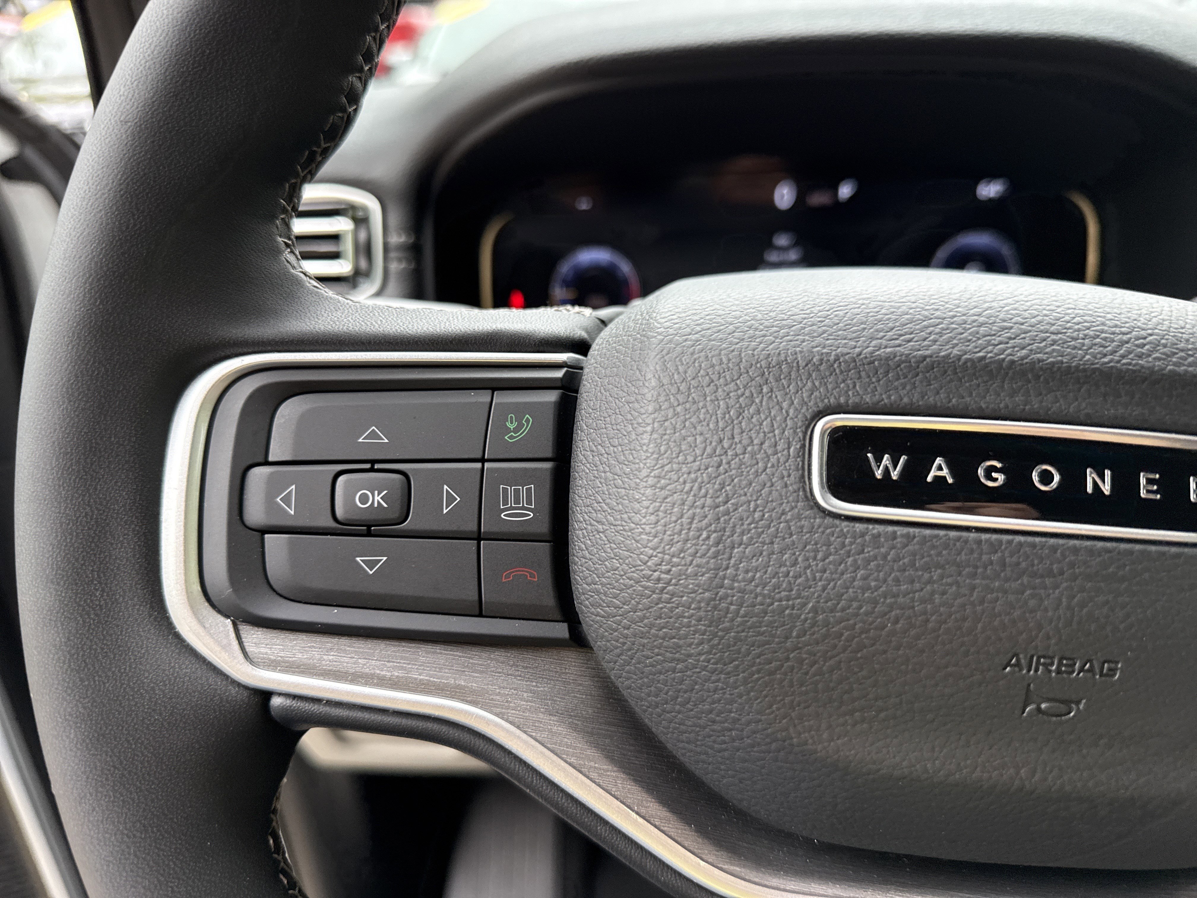Used 2025 Jeep Wagoneer 4WD image 25
