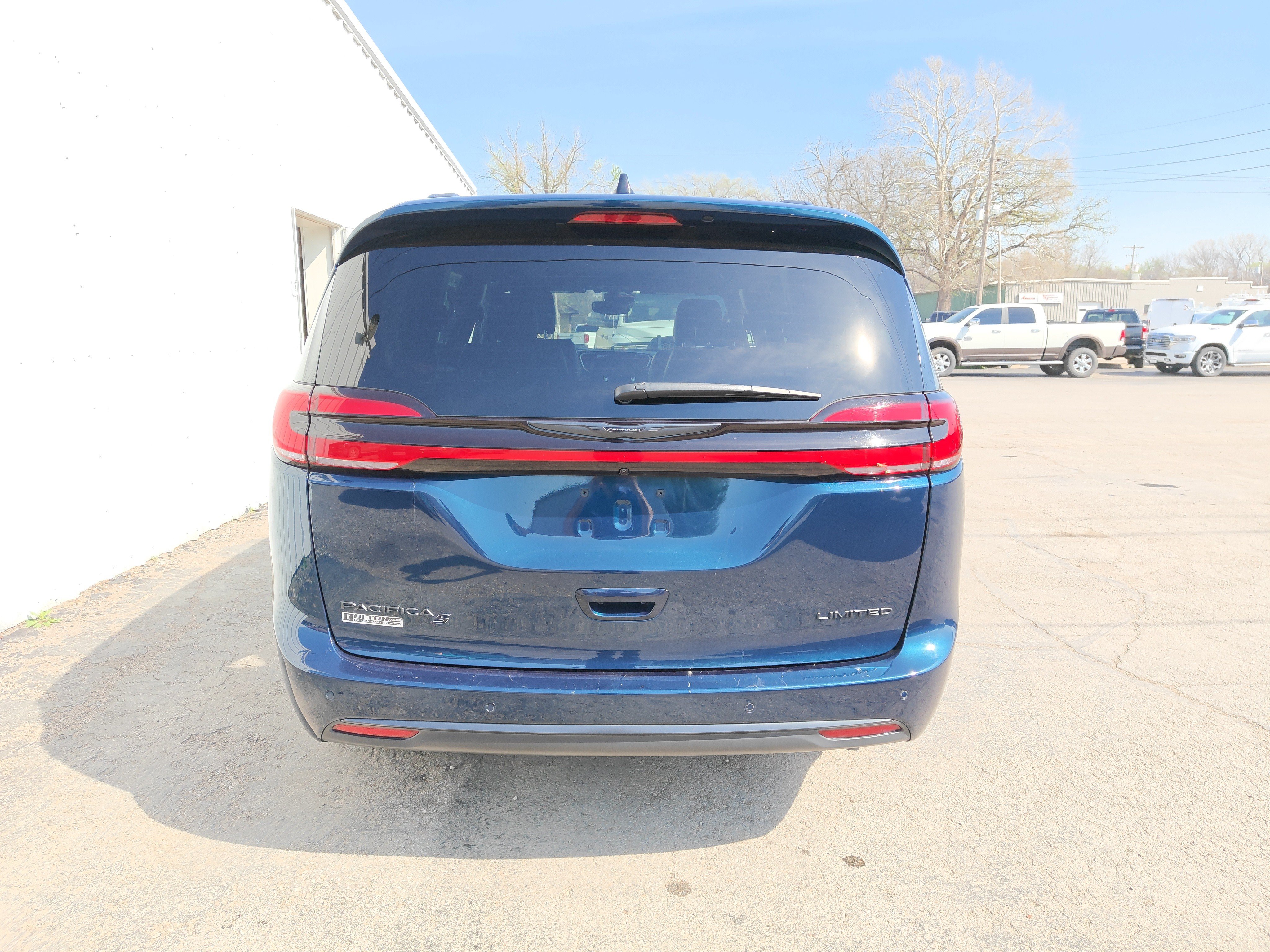 Used 2025 Chrysler Pacifica Limited FWD image 13
