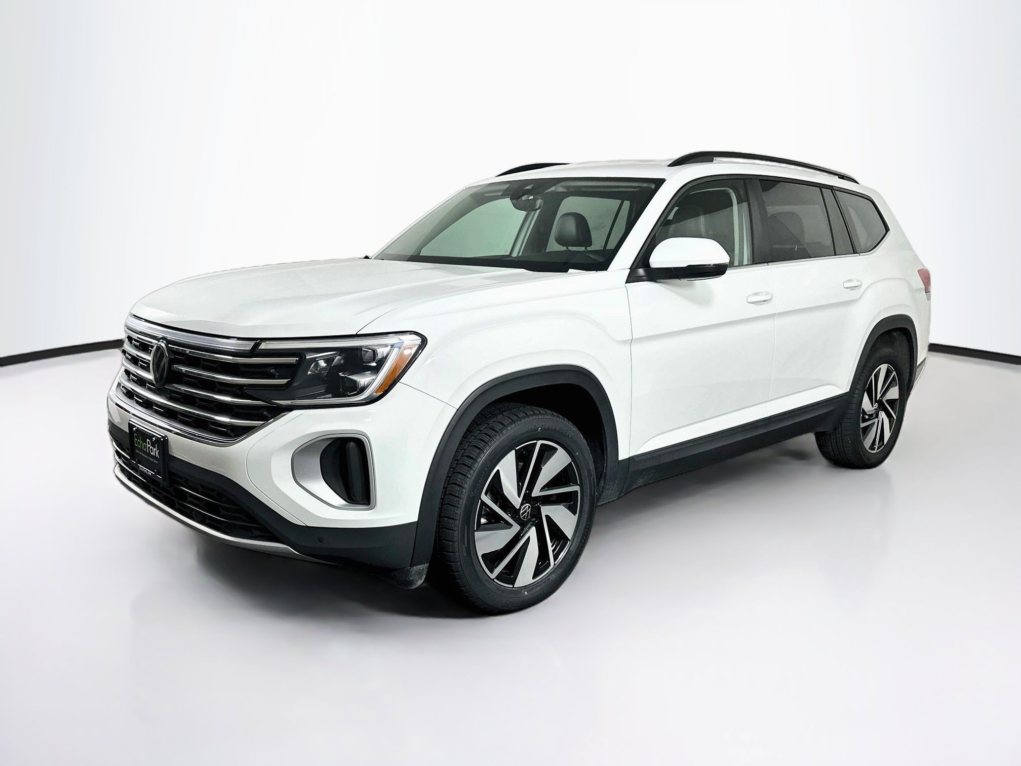 Used 2025 Volkswagen Atlas SE AWD/4WD image 3