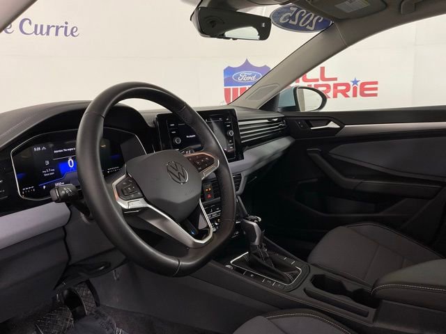 Used 2025 Volkswagen Jetta SE image 13