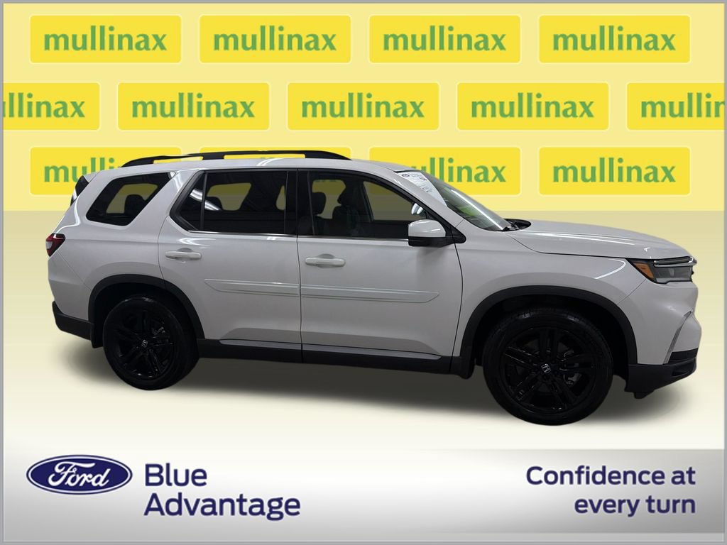 Used 2023 Honda Pilot Touring image 2
