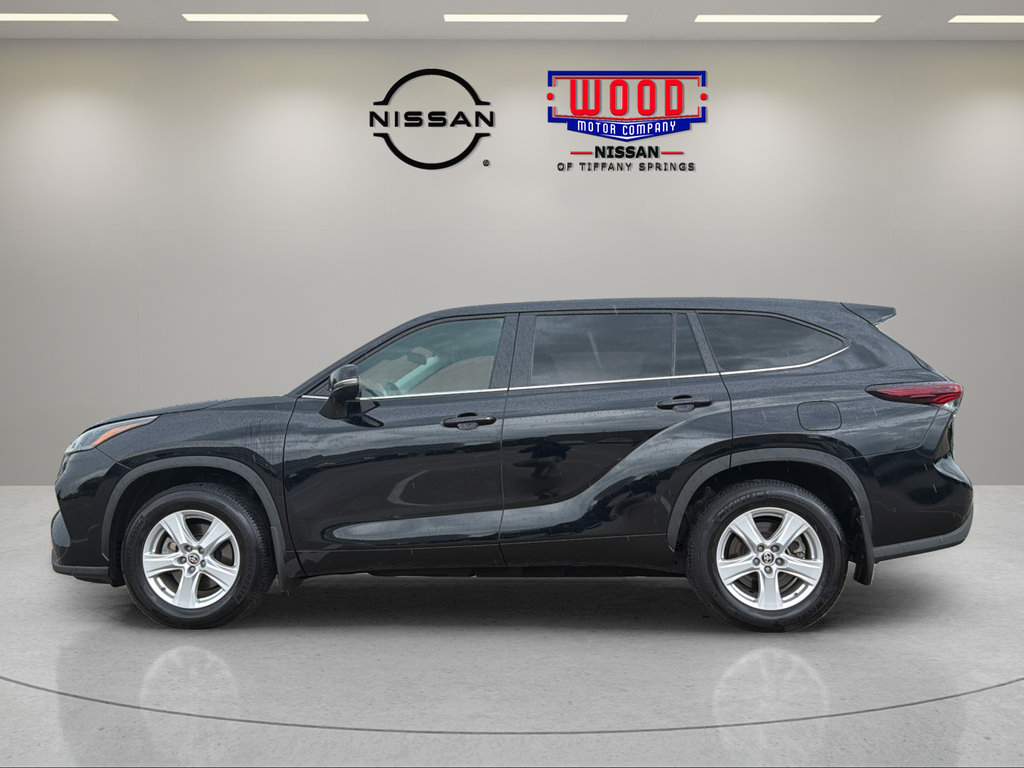 Used 2024 Toyota Highlander LE AWD/4WD image 5