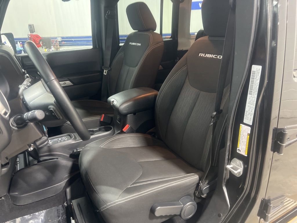 Used 2015 Jeep Wrangler Unlimited Rubicon w/ Connectivity Group image 15