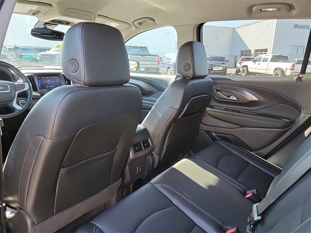 Used 2024 GMC Terrain SLT image 12