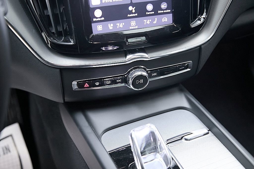 Certified 2024 Volvo XC60 T8 Ultimate image 16