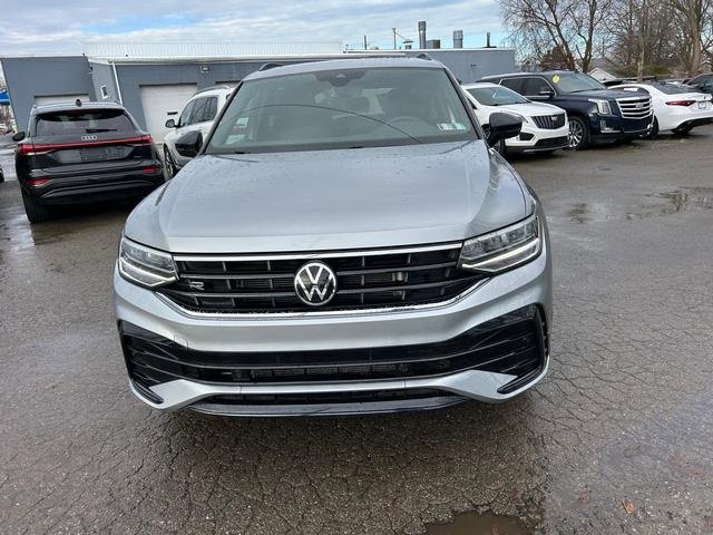 Used 2022 Volkswagen Tiguan SE R-Line image 8