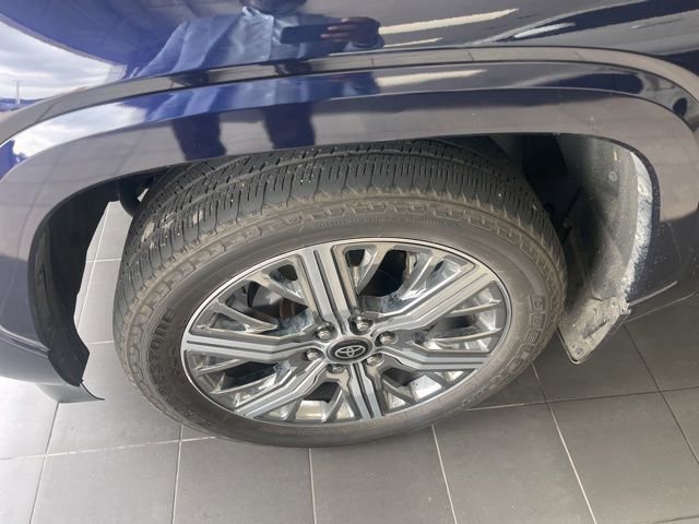 Used 2026 Toyota Sequoia Capstone AWD/4WD image 2