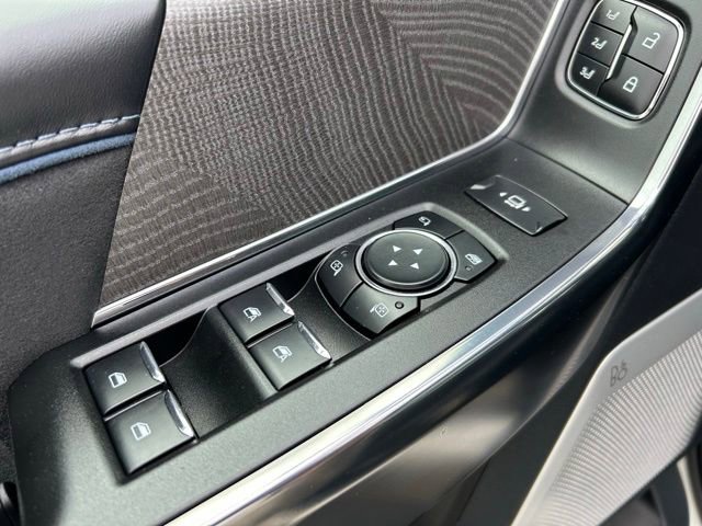 Used 2025 Ford F450 Platinum AWD/4WD image 36