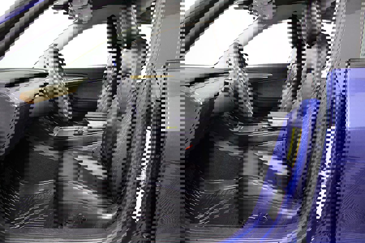 Used 2022 Tesla Model 3 Standard Range image 8