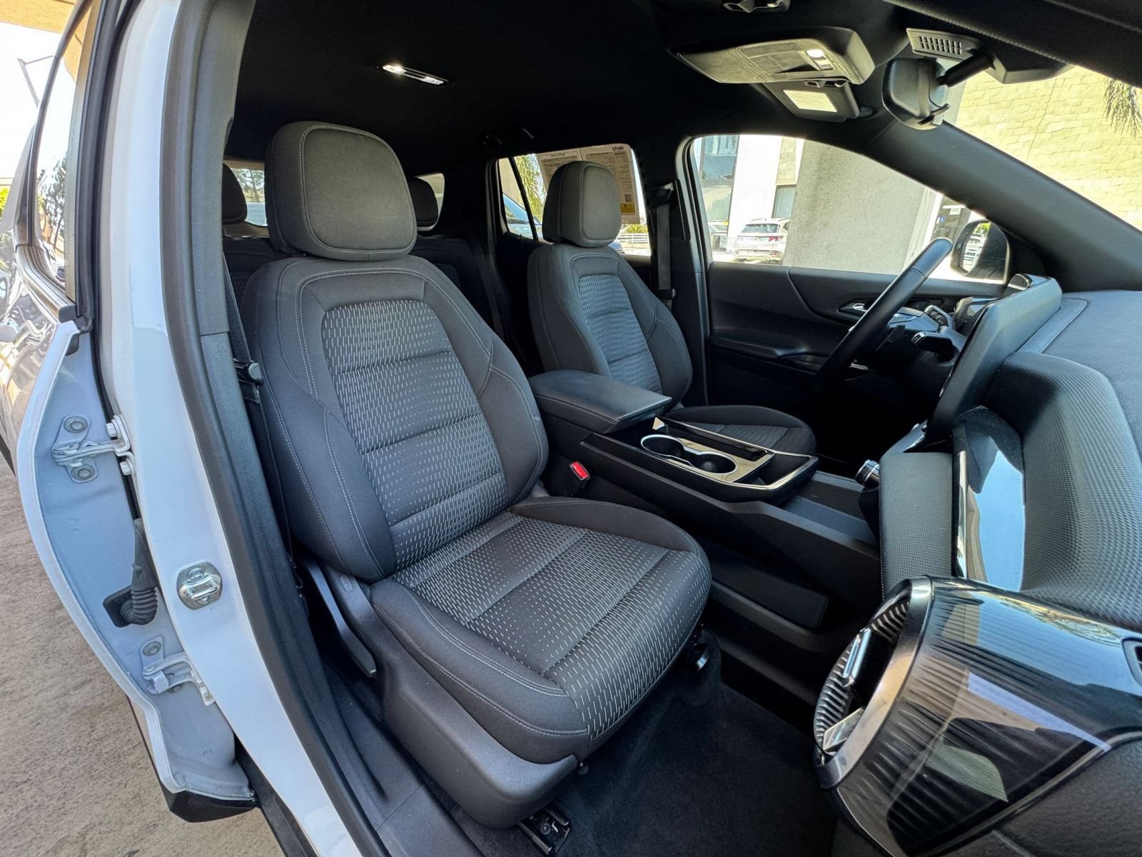 Used 2025 Chevrolet Equinox LT FWD image 36
