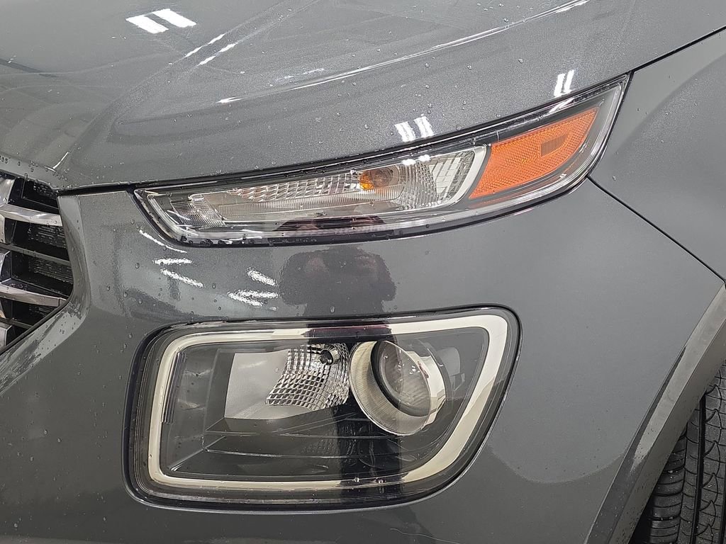 Used 2025 Hyundai Venue SEL FWD image 28