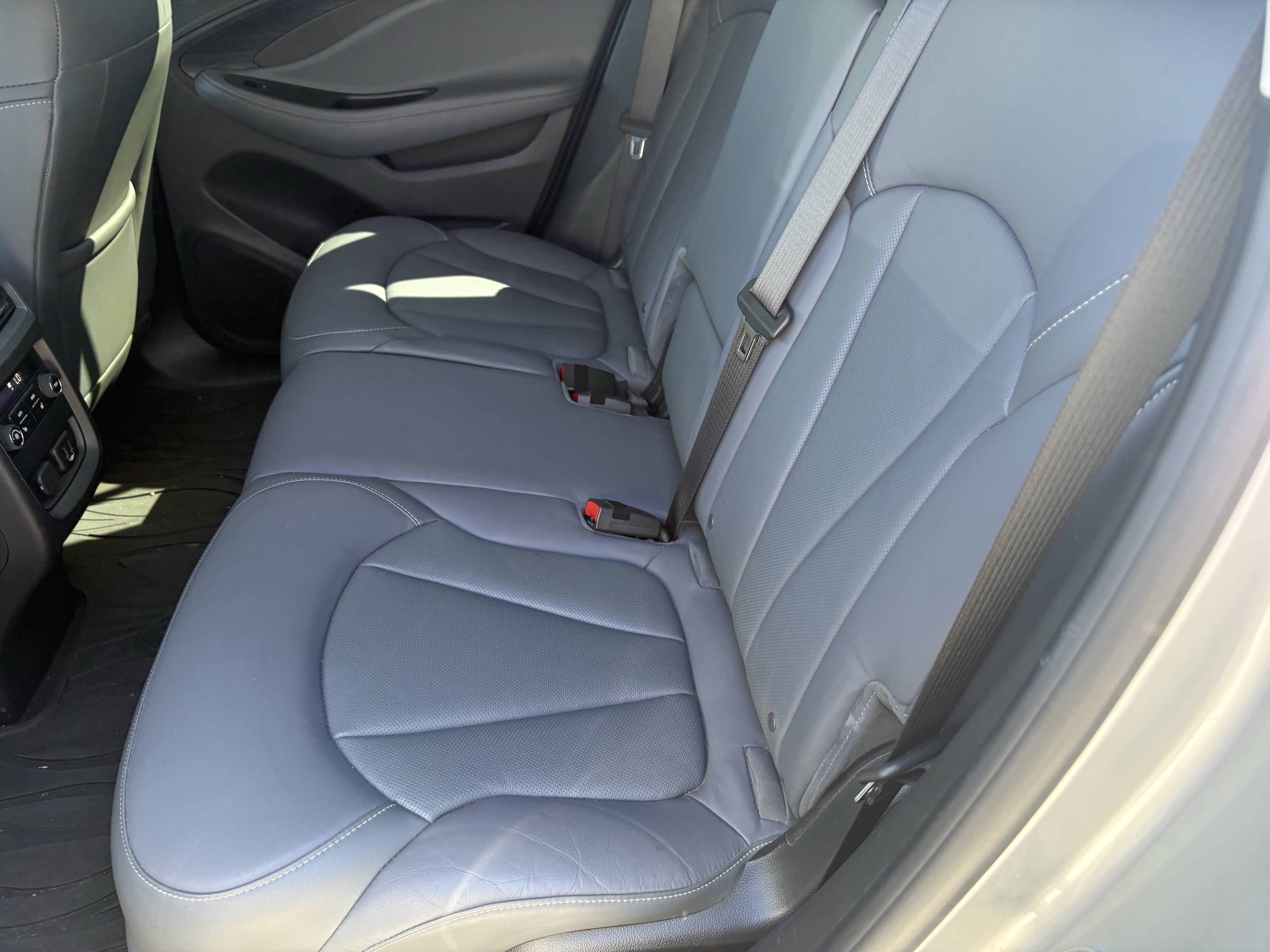 Used 2019 Buick Envision Essence FWD image 9