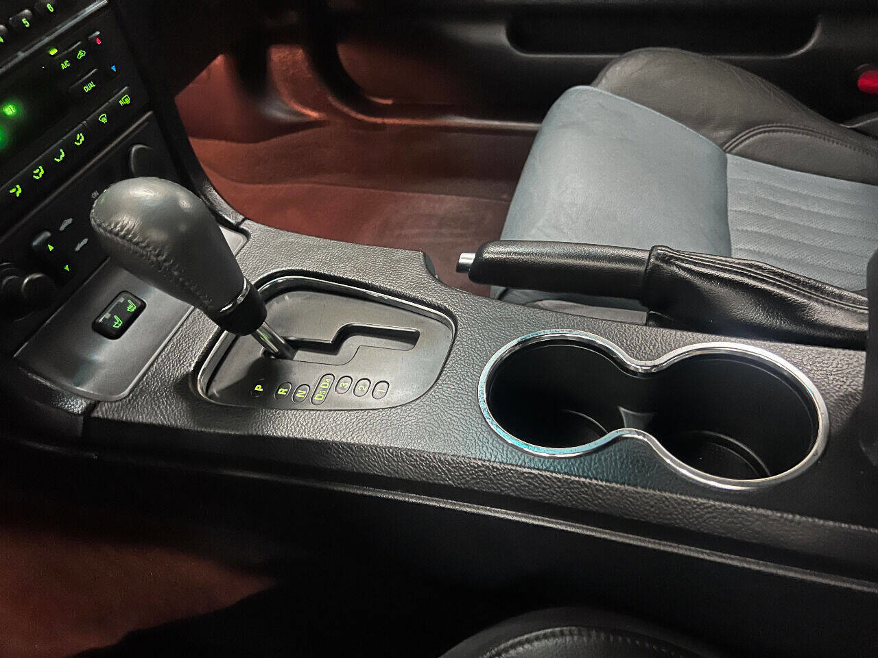 Used 2005 Ford Thunderbird Deluxe image 69