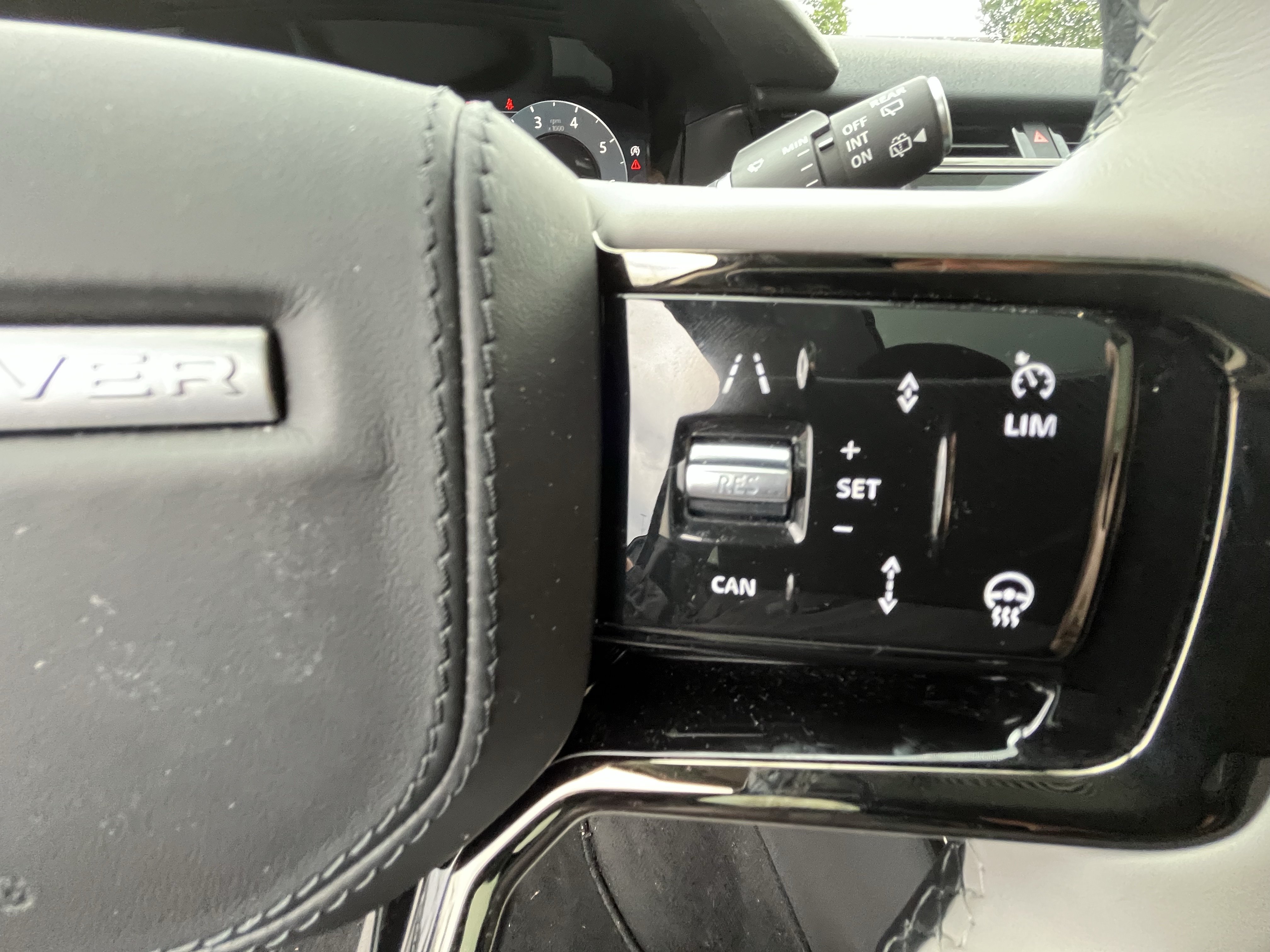 Used 2025 Land Rover Range Rover Velar Dynamic SE AWD/4WD image 21