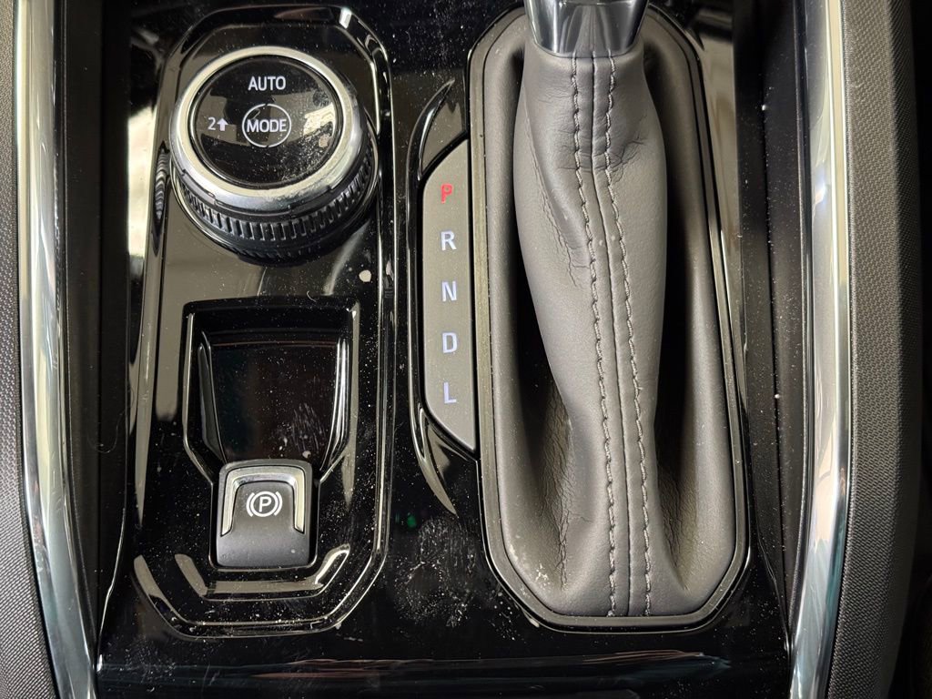 New 2026 GMC Canyon Elevation w/ Convenience Package image 35