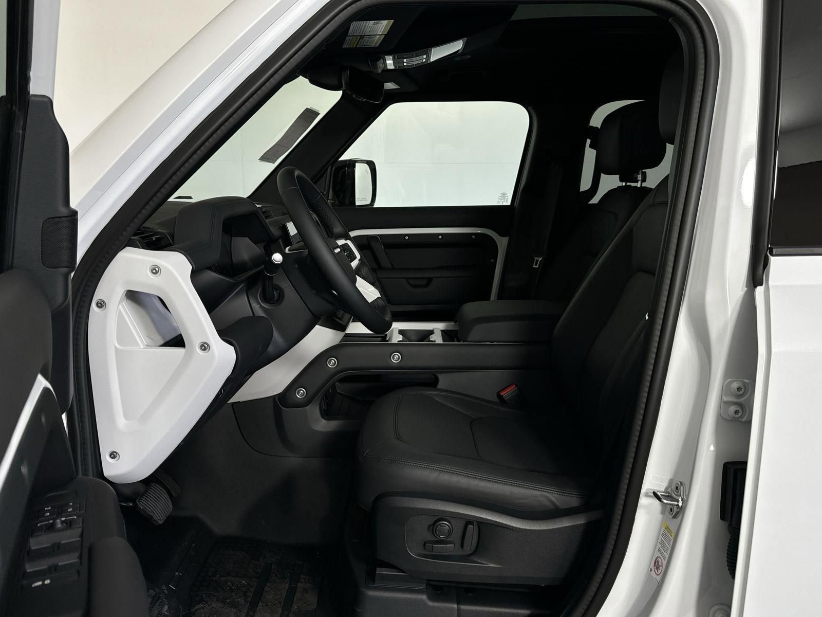 Used 2025 Land Rover Defender 110 X-Dynamic SE image 24