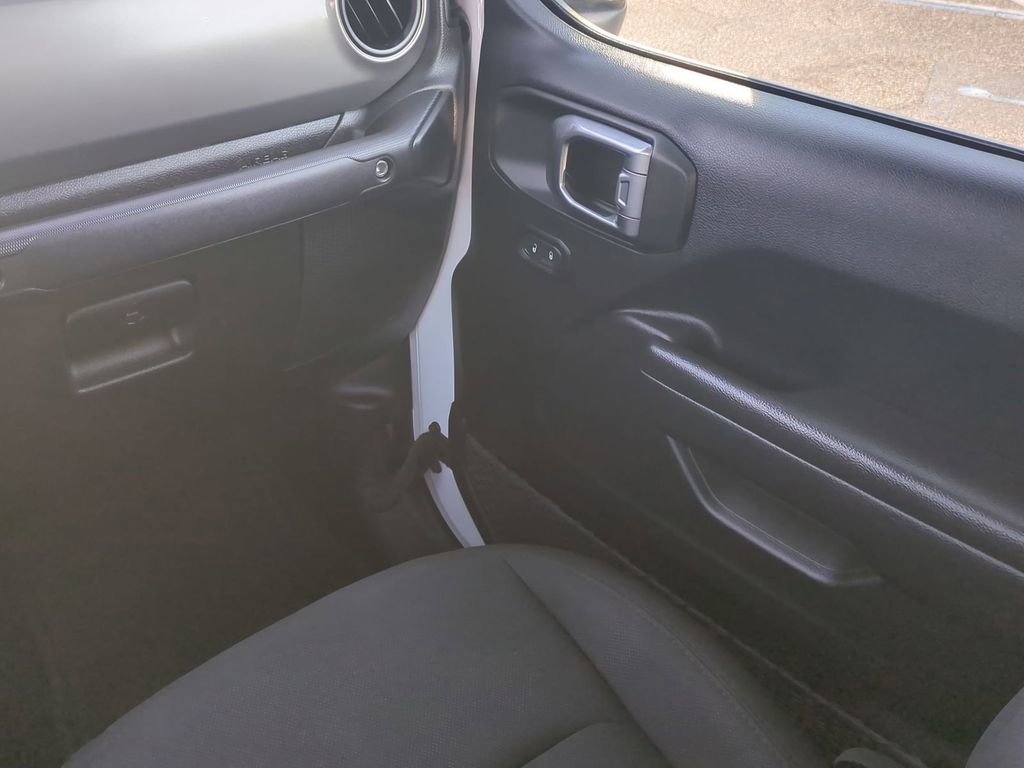 Used 2023 Jeep Gladiator Willys image 18