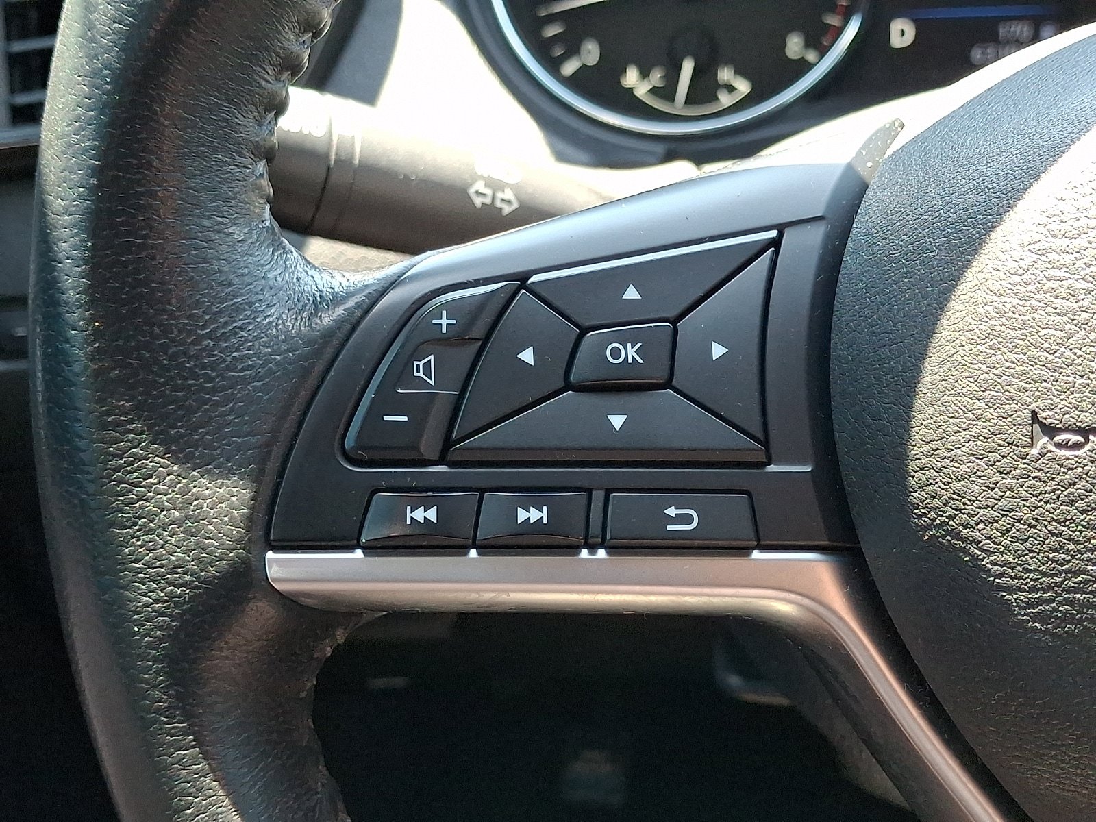 Used 2020 Nissan Rogue SV AWD/4WD image 21