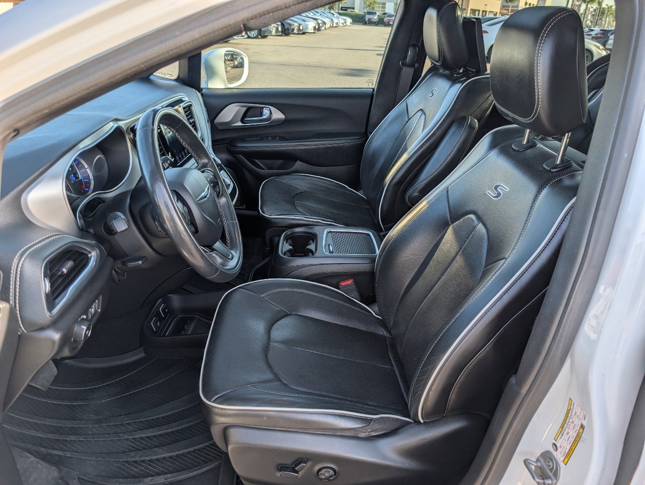 Used 2020 Chrysler Pacifica Limited w/ Advanced Safetytec Group image 2