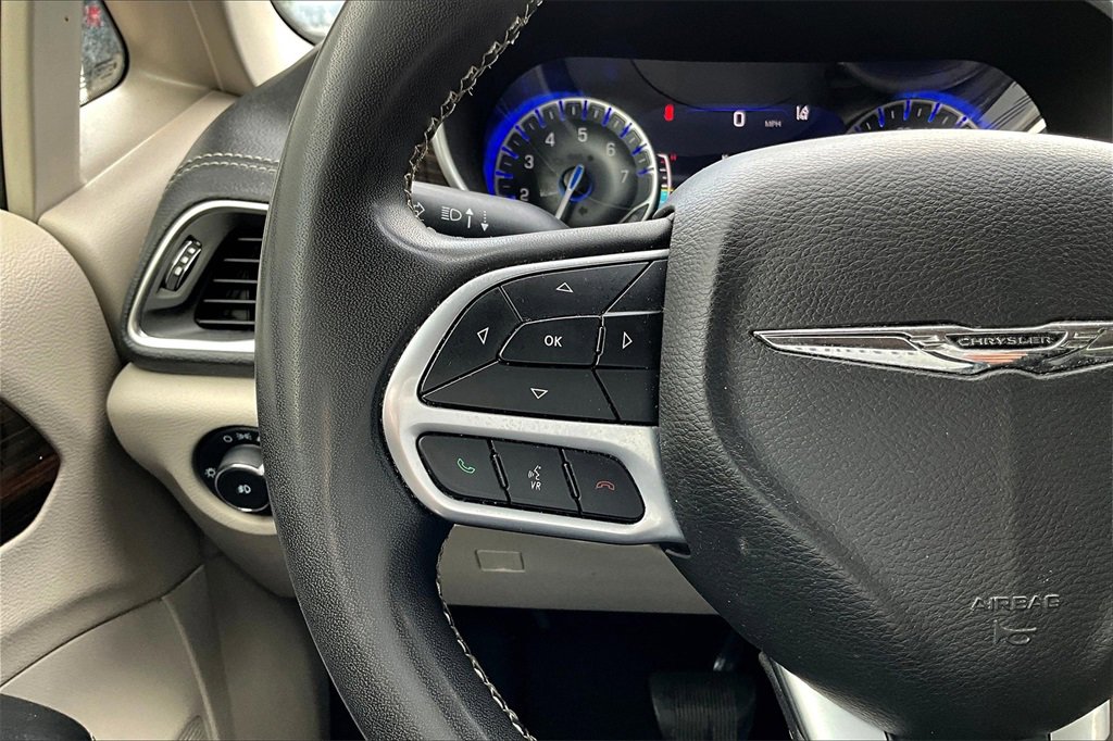 Used 2022 Chrysler Pacifica Limited image 11