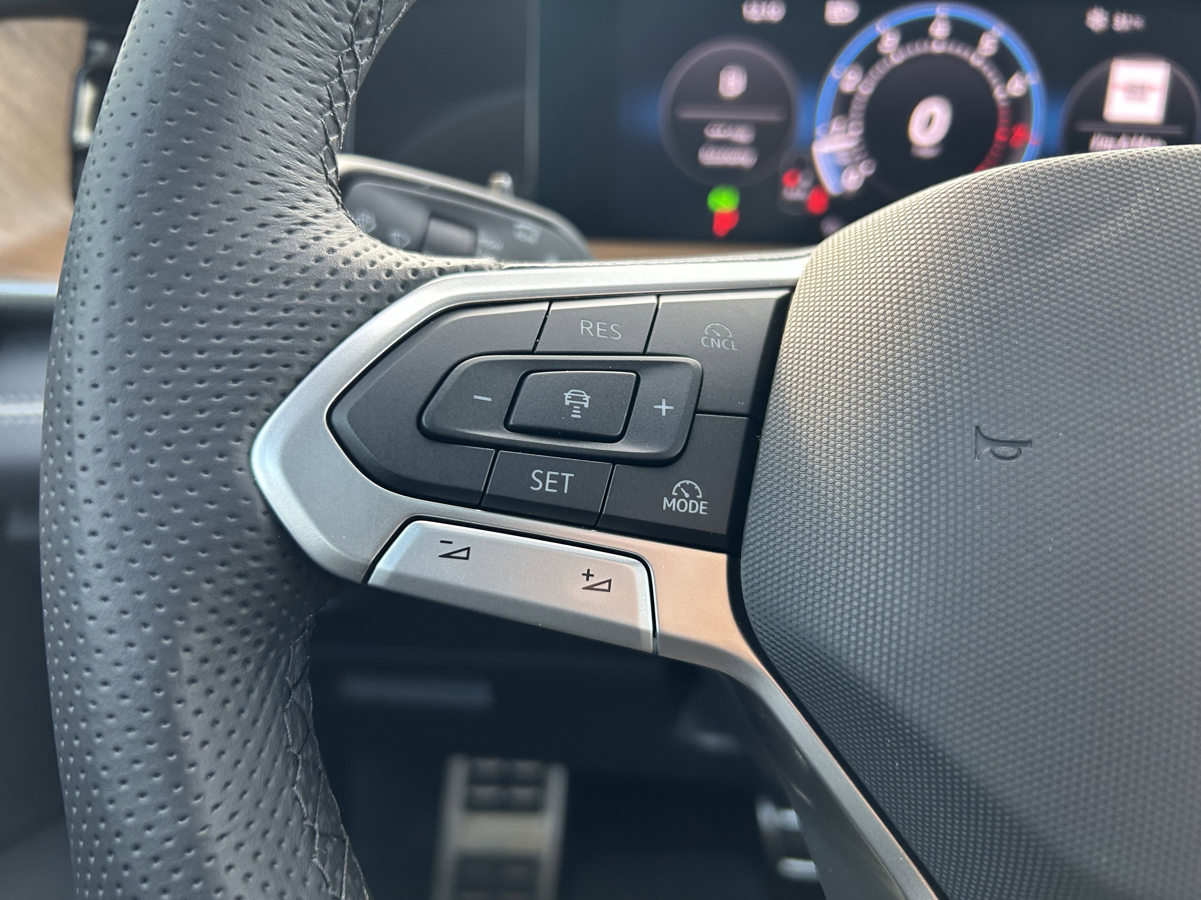 New 2026 Volkswagen Tiguan SEL R-Line image 18