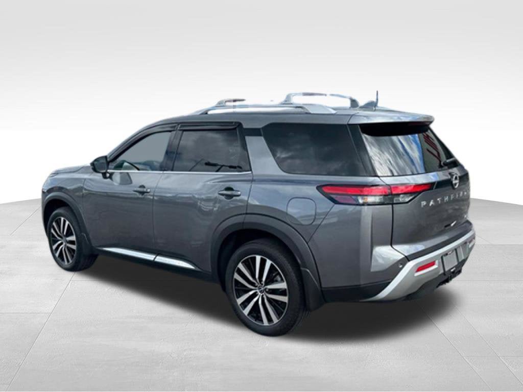 Used 2025 Nissan Pathfinder Platinum w/ Cargo Package FWD image 5