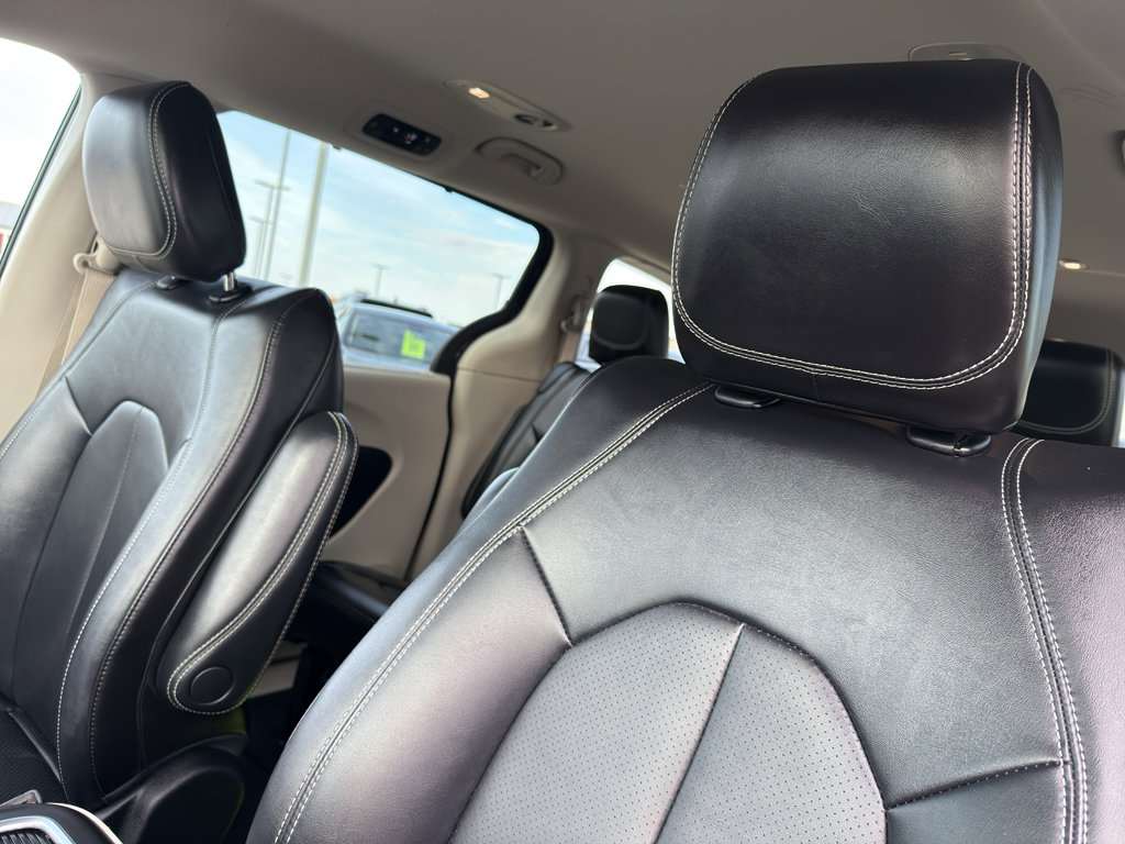 Used 2024 Chrysler Pacifica Touring-L image 26