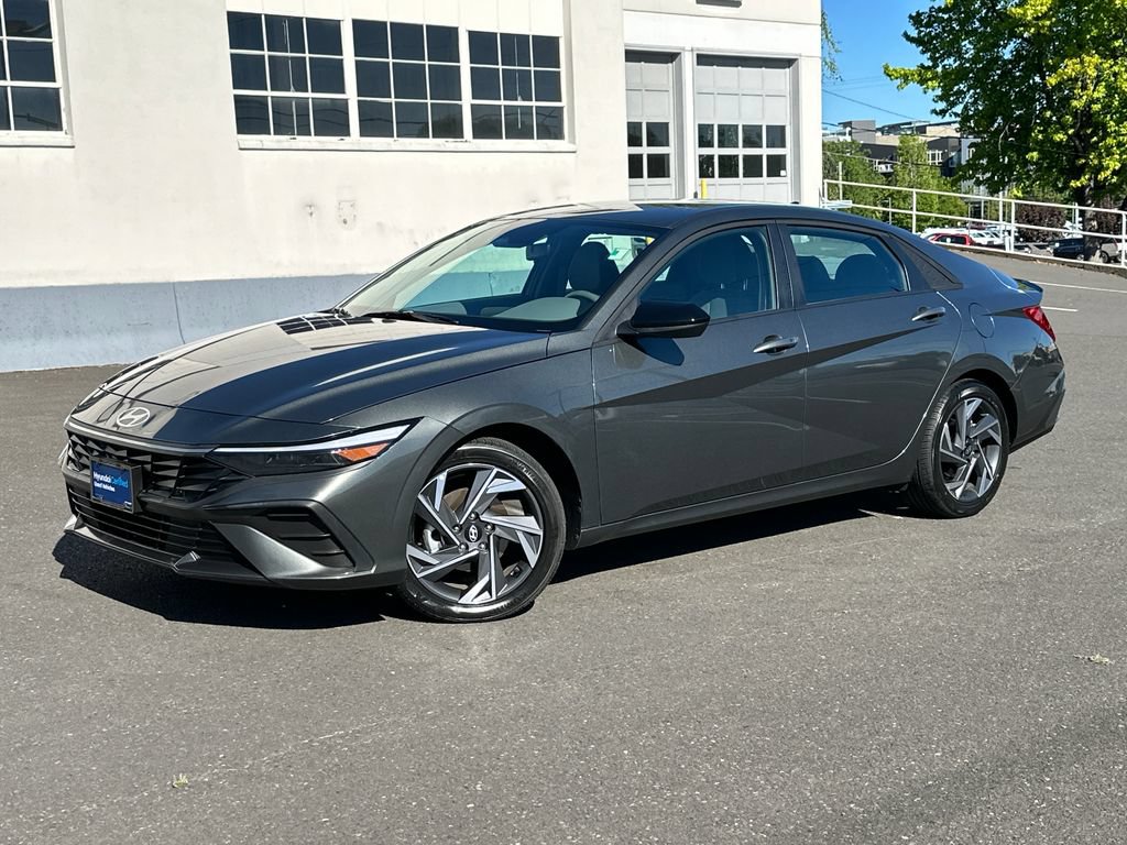 Certified 2025 Hyundai Elantra Sport FWD image 1