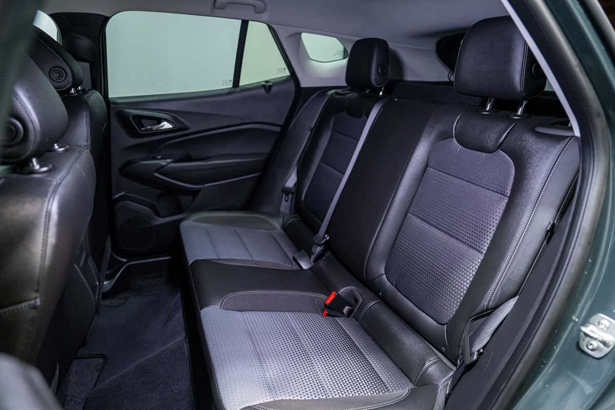 Used 2025 Chevrolet Trax LT w/ LT Convenience Package FWD image 15