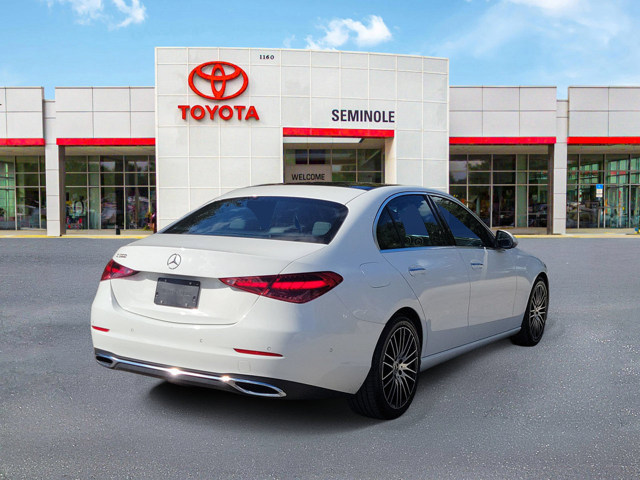 Used 2025 Mercedes-Benz C 300 Sedan image 3