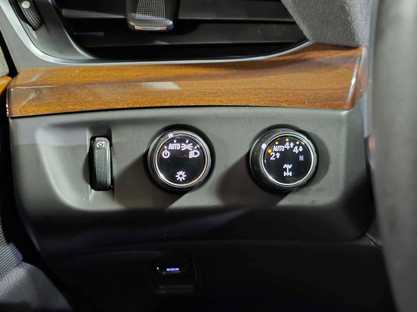 Used 2020 Cadillac Escalade Premium Luxury image 35