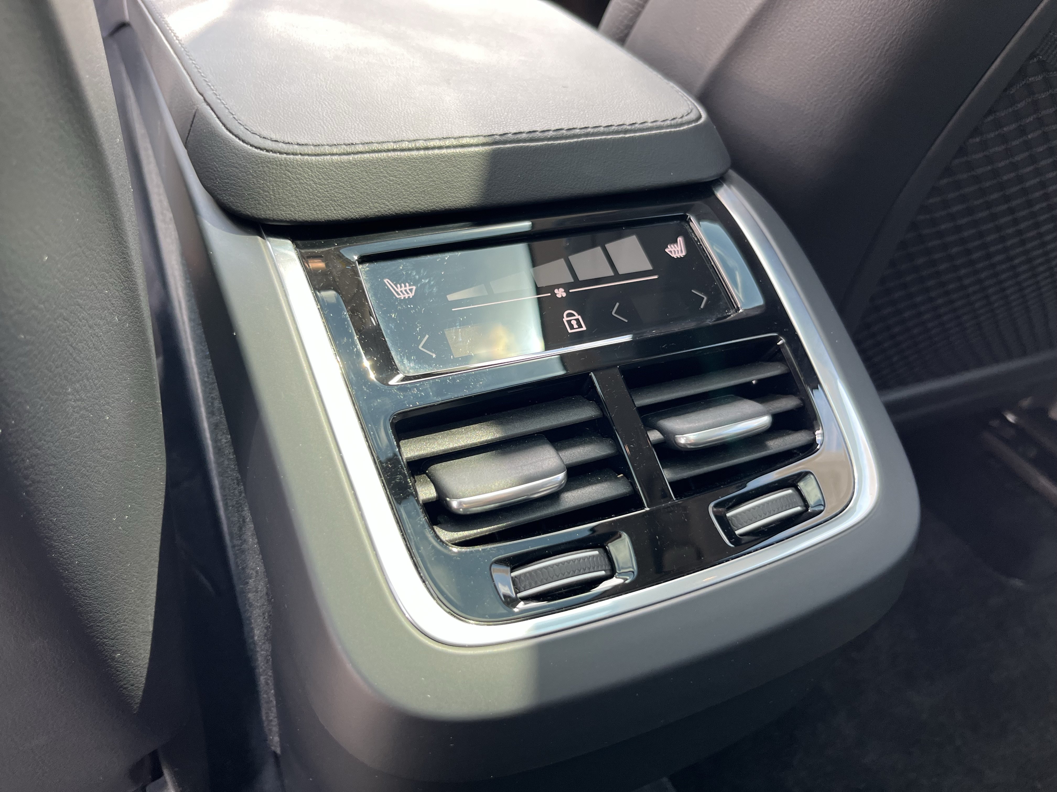 Used 2023 Volvo XC90 B6 Plus AWD/4WD image 21